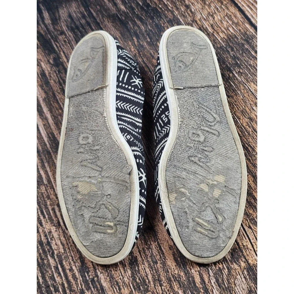 Blowfish Flat Shoes Fabric Uppers Slip On Black White Tribal Womens 9.5